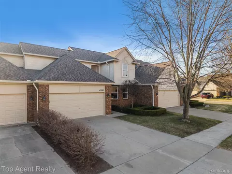 45505 Limerick Dr, Macomb, MI 48044