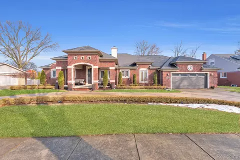1534 N Evangeline St, Dearborn Heights, MI 48127