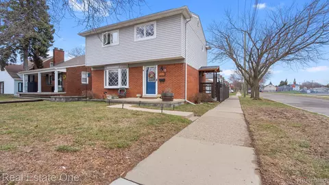 2515 15th St, Wyandotte, MI 48192