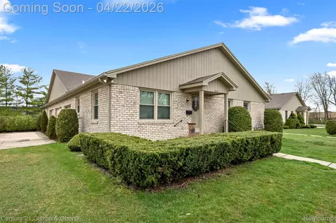 41812 King Edward Ct, Clinton Township, MI 48038
