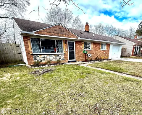 36261 Chaskey St, Richmond, MI 48062