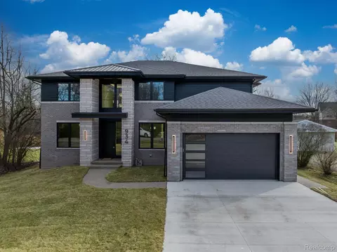 1545 Tiverton Trail Dr, Rochester Hills, MI 48306