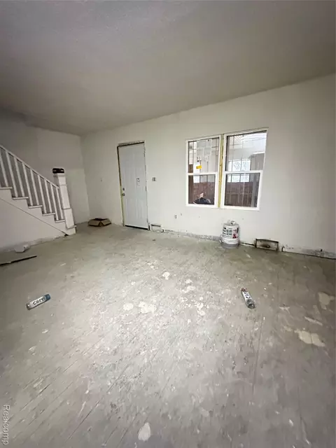 Living - 4816 Glenn Ave, Flint, MI 48505 photo 1 of 1