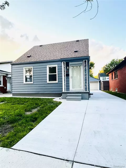 734 Highland St, Wyandotte, MI 48192