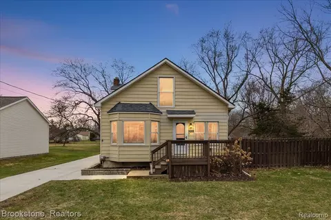 2281 Dexter Rd, Auburn Hills, MI 48326