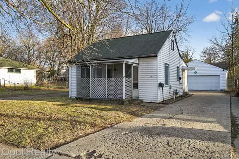 522 E Cavanaugh Rd, Lansing, MI 48910