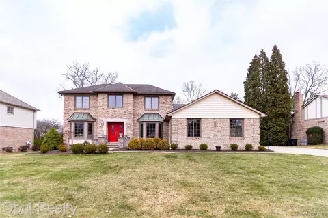 19760 Sussex Ave, Livonia, MI 48152