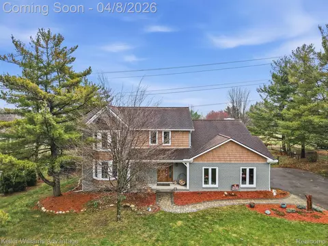 6385 Woodcrest Rdg, Independence, MI 48346