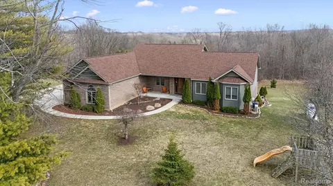 7880 Haley Rd, White Lake, MI 48383