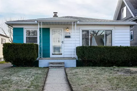 23776 Vassar Ave, Hazel Park, MI 48030