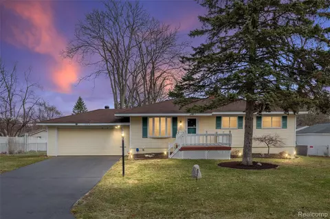 5214 Heath Ave, Independence, MI 48346