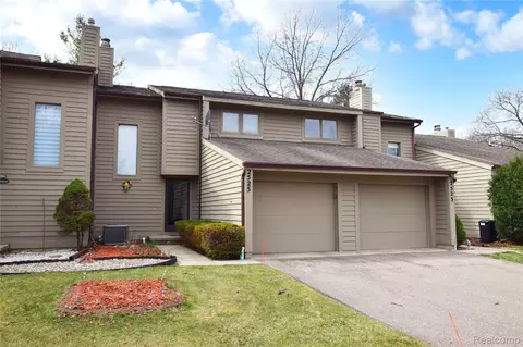 2525 White Oak Pl, Flint, MI 48532