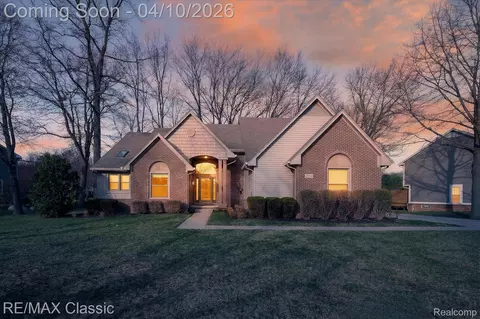 7394 Water Oaks, West Bloomfield, MI 48324