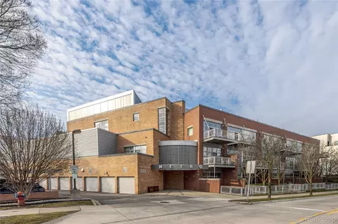 322 E Harrison Ave #12, Royal Oak, MI 48067