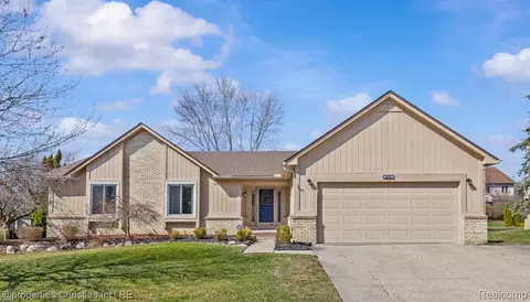 24707 Picara Dr, Novi, MI 48374