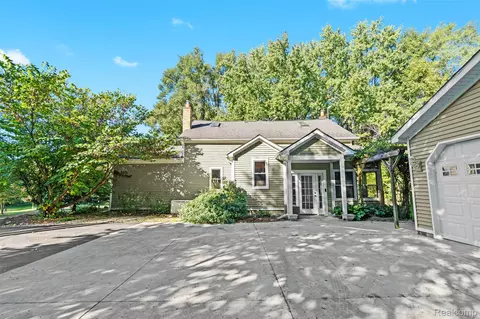 9669 Hadley Rd, Independence, MI 48348