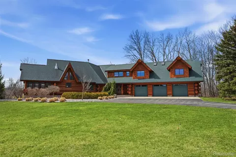 3929 Timber Green Ct, Genoa, MI 48843