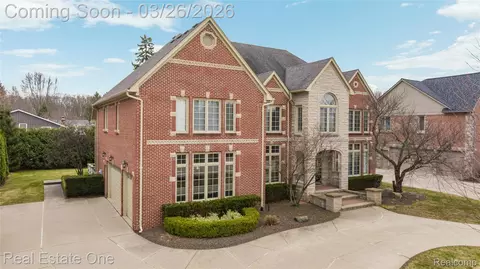 3879 Teakwood Ln, Rochester Hills, MI 48309