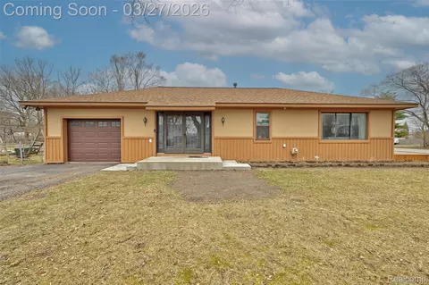 4009 Airport Rd, Waterford, MI 48329