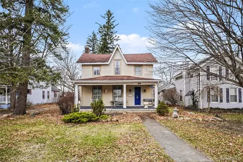 609 Main St, Fenton, MI 48430