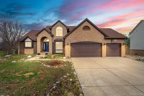 185 Columbia Dr, South Lyon, MI 48178