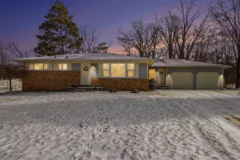 5060 Tahquamenon Trl, Flushing, MI 48433