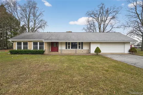 10960 Heather Ln, Hamburg, MI 48139