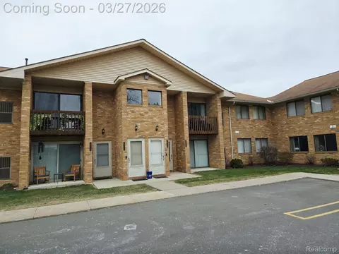 29564 Clarita St, Livonia, MI 48152