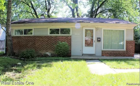 28148 Fairfax St, Southfield, MI 48076