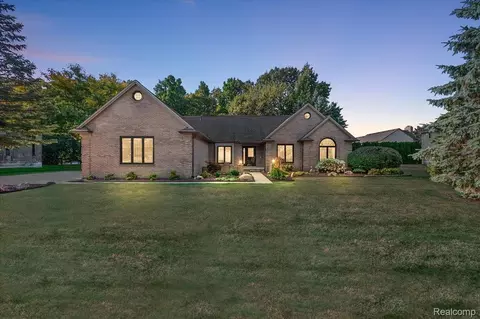 3084 Farmdale Dr, Sterling Heights, MI 48314