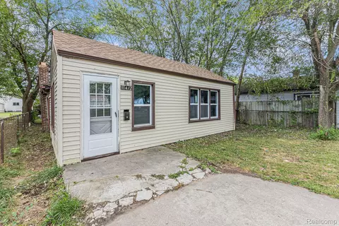 11472 Cadillac Ave, Warren, MI 48089
