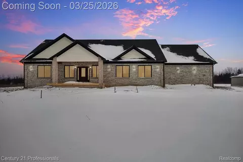 1546 Ashley Ln, Berlin, MI 48002