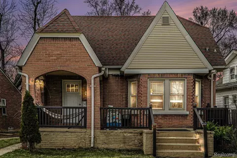 39 Neome Dr, Pontiac, MI 48341