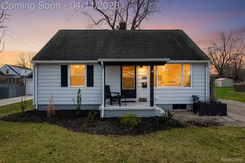 410 E Pottawatamie St, Tecumseh, MI 49286