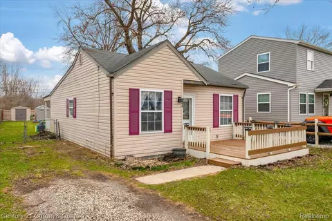 63 Kessler St, Monroe, MI 48162