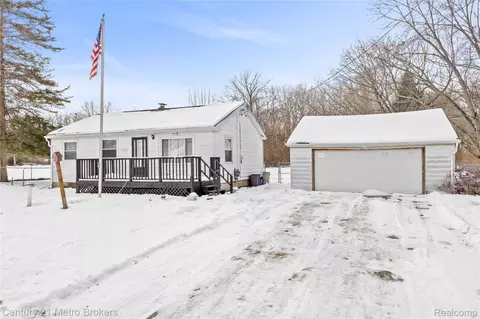 16032 Knobhill Dr, Linden, MI 48451