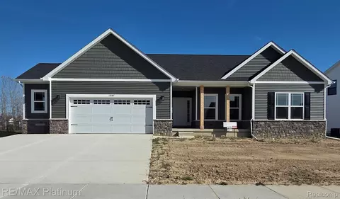 13187 Westwinds Dr, Fenton, MI 48451
