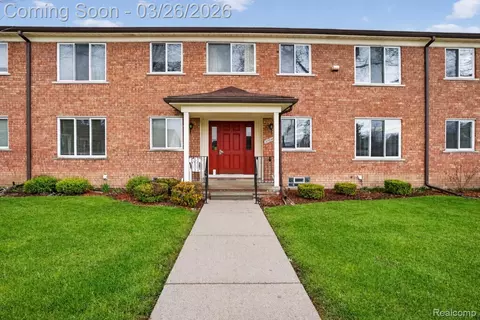 22850 E 9 Mile Rd #11, Saint Clair Shores, MI 48080