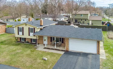 1220 Florence Ave, Waterford, MI 48328