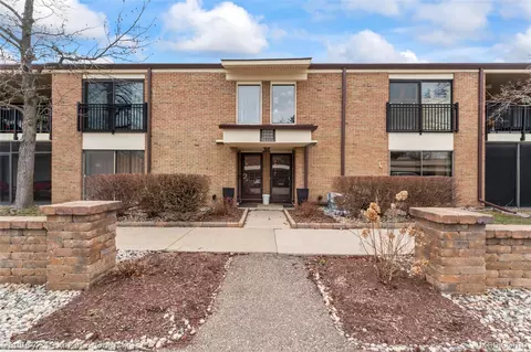18220 University Park Dr #28, Livonia, MI 48152