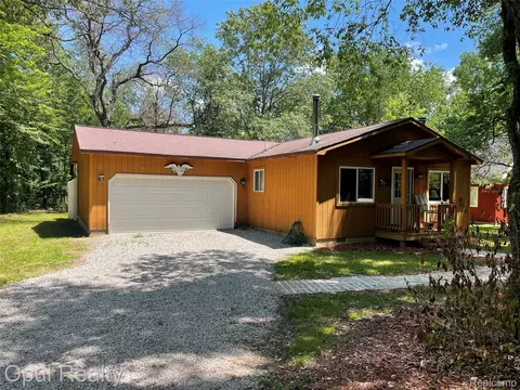 207 Butterfield Ln, Roscommon, MI 48629