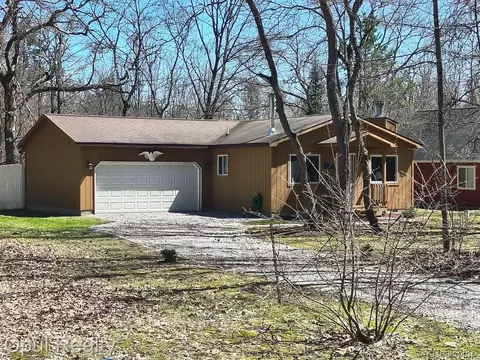 207 Butterfield Ln, Roscommon, MI 48629