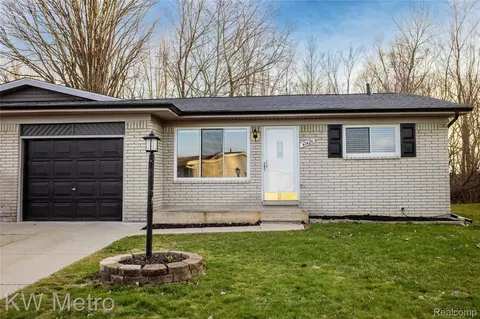 47420 Brent Ct, Chesterfield, MI 48047