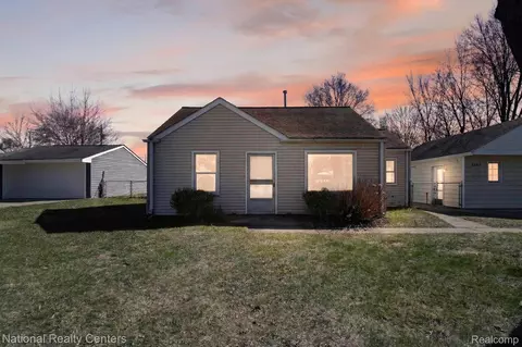 8880 Marlowe Ave, Plymouth, MI 48170