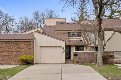 23127 Farmington Rd, Farmington, MI 48336