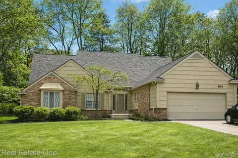 854 River Bend Dr, Rochester Hills, MI 48307