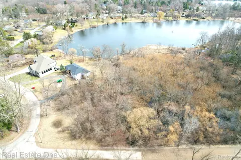 2636 Bay Dr, West Bloomfield, MI 48324