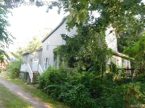 5284 Scotch Settlement Rd, Almont, MI 48003