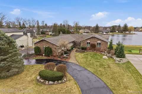 4871 Winewood Ln, Commerce, MI 48382