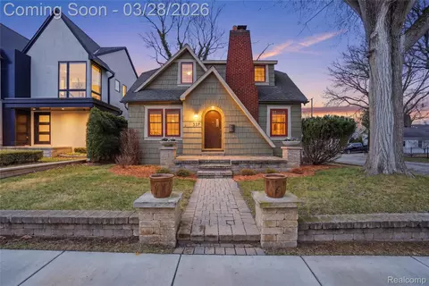 339 Wesley St, Rochester, MI 48307